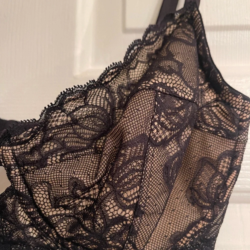 Calvin Klein Women's Seductive Comfort Unlined Lace Bra - Picture 8 of 15